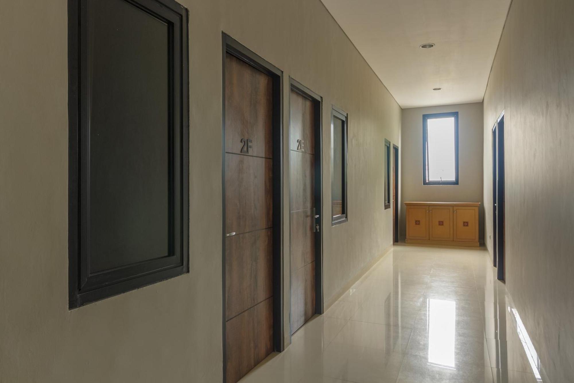 Reddoorz Near Puri Indah Mall جاكرتا المظهر الخارجي الصورة