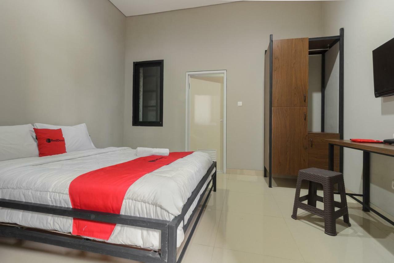 Reddoorz Near Puri Indah Mall جاكرتا المظهر الخارجي الصورة
