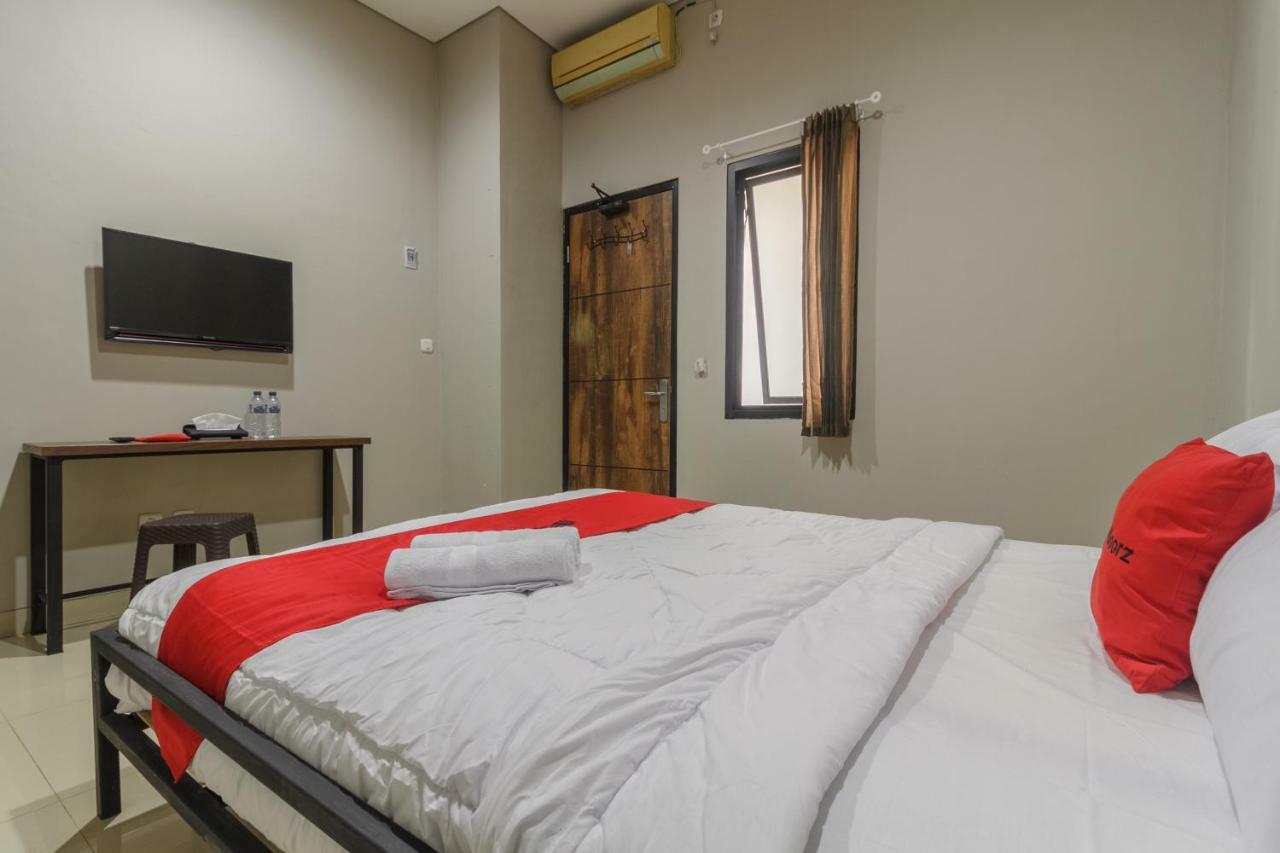 Reddoorz Near Puri Indah Mall جاكرتا المظهر الخارجي الصورة
